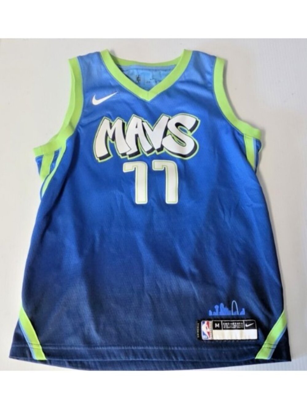 2019-20 Dallas Mavericks Luka Doncic #77 City Edition Nike Jersey Kids M (10/12)